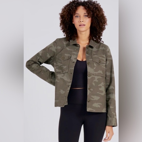 Vuori Jackets & Blazers - VUORI RIP STOP CAMO JACKET
SIZE MEDIUM
EXCELLENT CONDITION